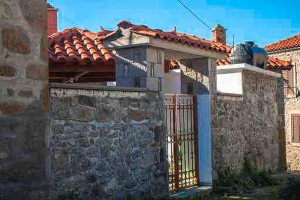 Traditional Stone-Built House With Great View Villa Kontias Esterno foto